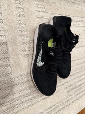 Nike Men's Black & White Flyknit Sneakers
